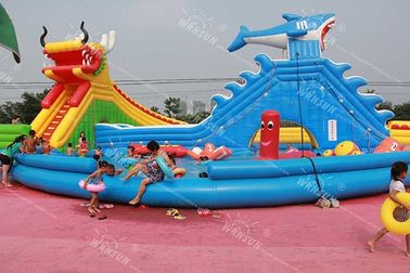 0.9mm PVC Çocuk Şişme Su Eğlence Parkı Ejderha ve Köpekbalığı Stil